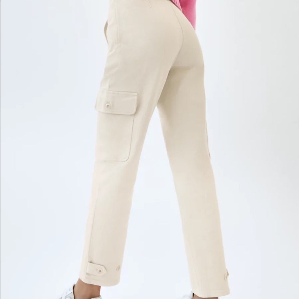 Wilfred Free- Modern Cargo Pant
High-waisted cargo pants - Picture 2 of 6